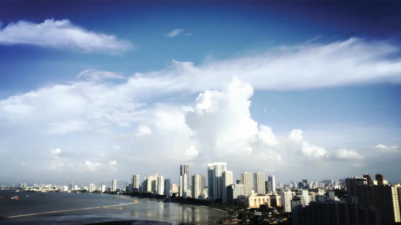 The Landmark Condo, By Sanguine George Town Buitenkant foto